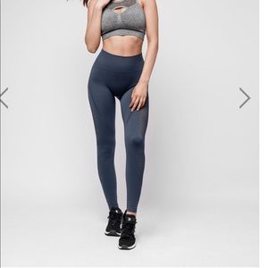 Hera X Hero Le Papillion tights